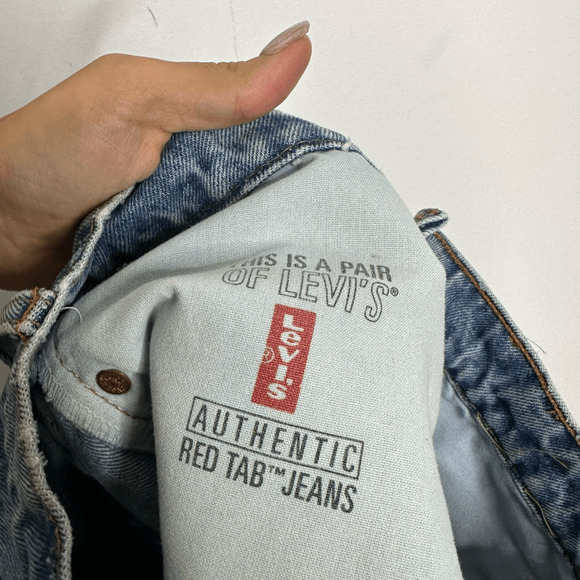 VTG REMADE LEVI'S 550 SHORTS women's Light wash denim distressed cotton size 24 - Picture 6 of 6